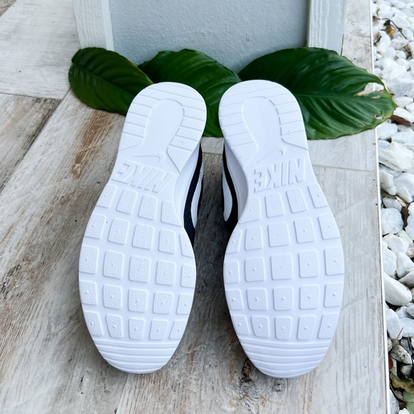 🤍🖤Nike Comfy day🖤🤍Tanjun  Running New - Picture 8 of 8